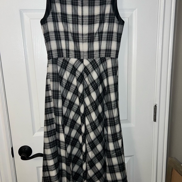 Sleeveless dress - Picture 2 of 2